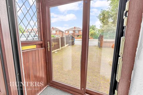 3 bedroom semi-detached house for sale, Hollinwood Avenue, Chadderton, Oldham