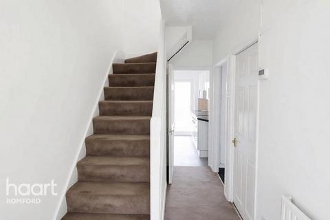 3 bedroom terraced house to rent, Willow Street, Romford