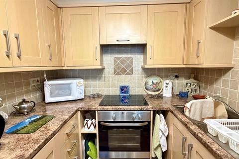 1 bedroom retirement property for sale, Gloddaeth Avenue, Llandudno
