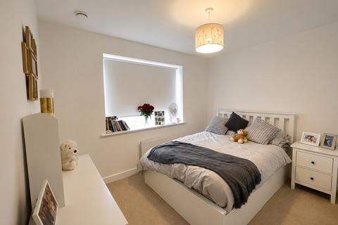 2 bedroom apartment to rent, Dalmeny Way, EPSOM