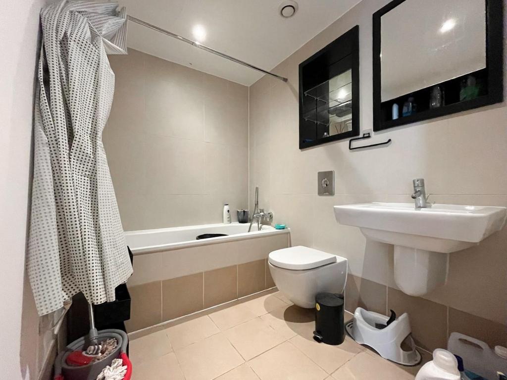 Apartment in Leeds - More