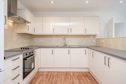 4 bedroom apartment to rent, Harlington Road, Uxbridge UB8