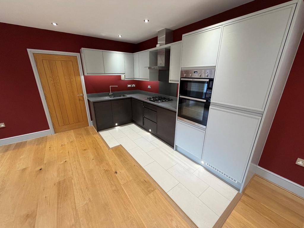Apartment in West Midlands - View 2