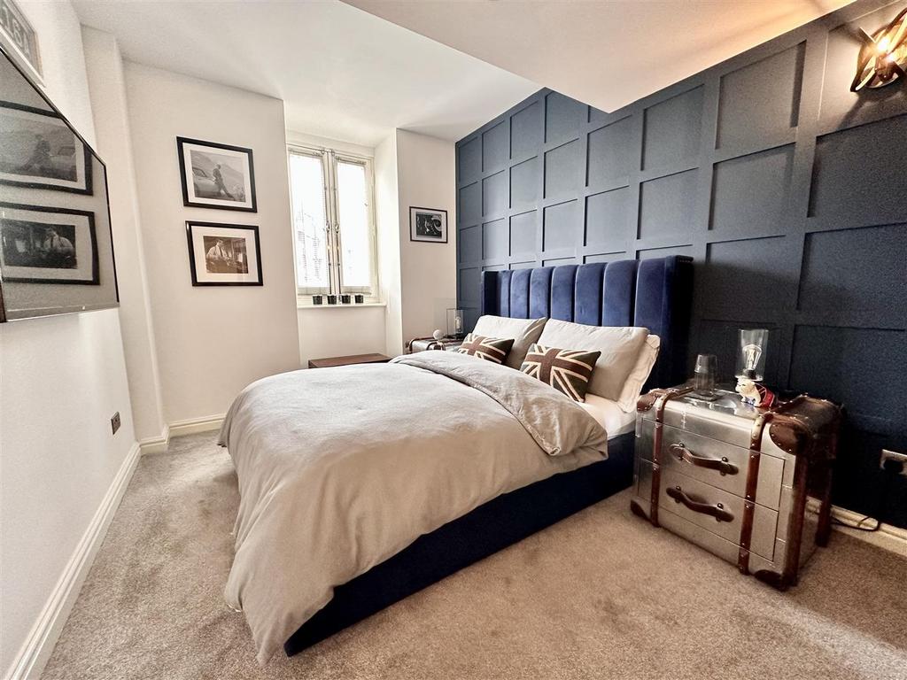 House in Salford - View 3