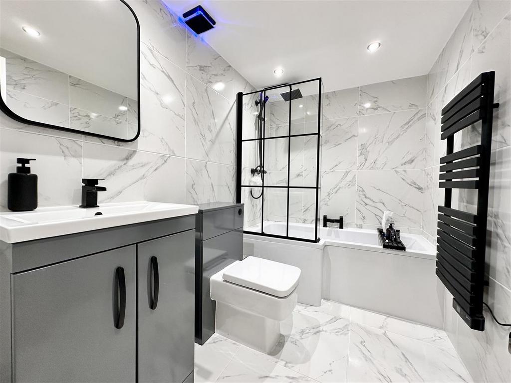 House in Salford - View 5