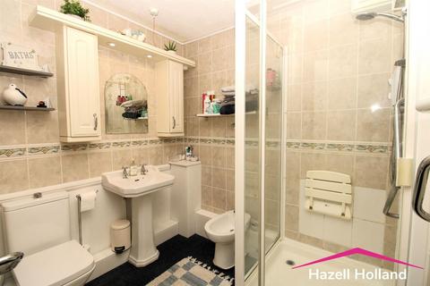 1 bedroom flat for sale, The Spinney, Swanley, Kent