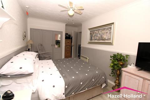 1 bedroom flat for sale, The Spinney, Swanley, Kent
