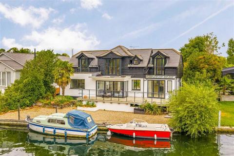 3 bedroom detached house for sale, The Island, Staines-Upon-Thames TW19
