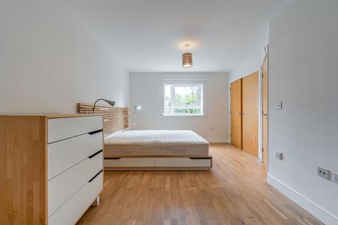 2 bedroom flat to rent, Highfield Close, Hither Green, London, SE13
