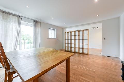 2 bedroom flat to rent, Highfield Close, Hither Green, London, SE13