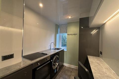 2 bedroom house to rent, Morgan Street, Dundee,