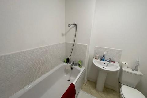 3 bedroom semi-detached house to rent, Lark Close, Corby, NN18