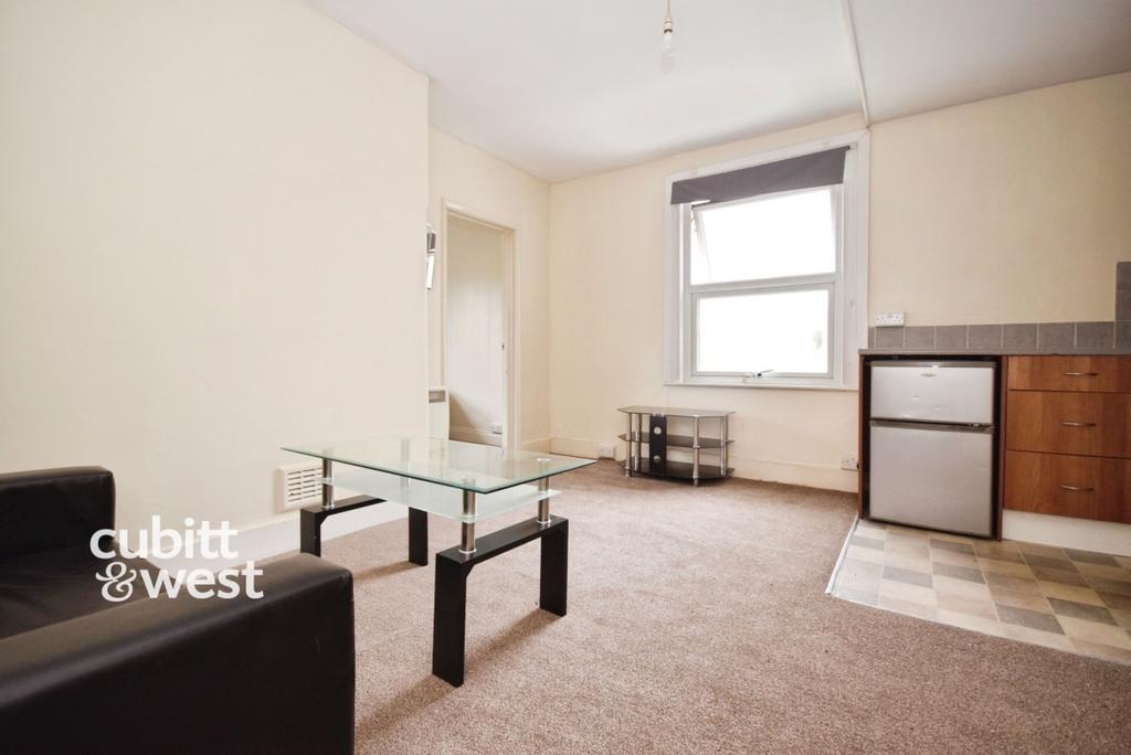 Apartment in Croydon - More