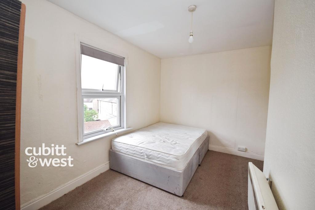 Apartment in Croydon - View 3