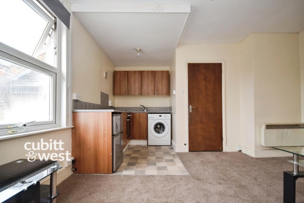 Apartment in Croydon - View 5
