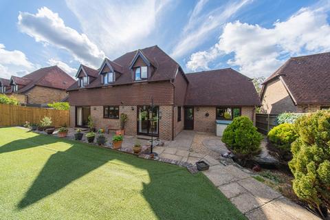 4 bedroom detached house for sale, The Droveway, Haywards Heath, RH16