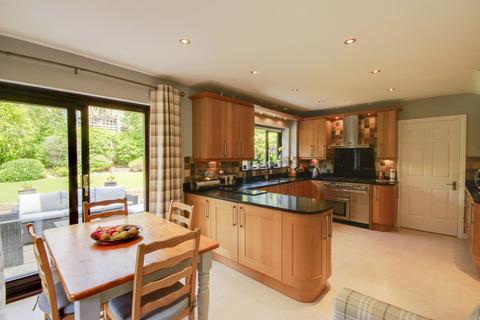 4 bedroom detached house for sale, The Droveway, Haywards Heath, RH16