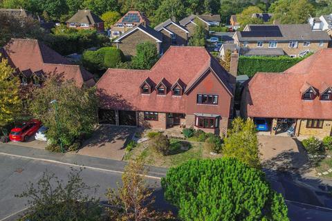 4 bedroom detached house for sale, The Droveway, Haywards Heath, RH16