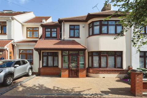 4 bedroom end of terrace house for sale, Westrow Drive, Barking