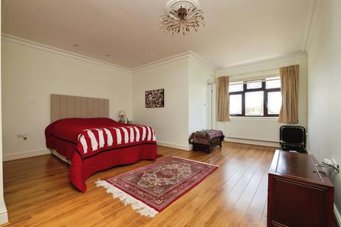 4 bedroom end of terrace house for sale, Westrow Drive, Barking