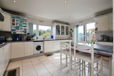 4 bedroom end of terrace house for sale, Westrow Drive, Barking