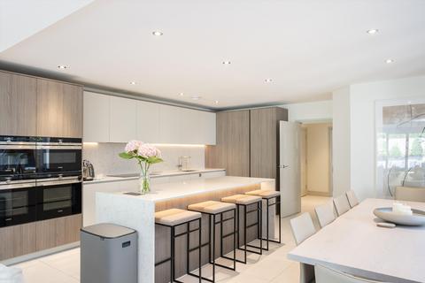 4 bedroom semi-detached house for sale, Leatherhead Road, Oxshott, Surrey KT22