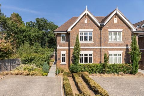 4 bedroom semi-detached house for sale, Leatherhead Road, Oxshott, Surrey KT22