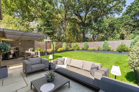 4 bedroom semi-detached house for sale, Leatherhead Road, Oxshott, Surrey KT22