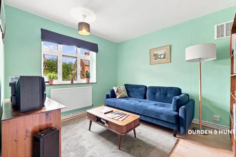 3 bedroom apartment for sale, Bradwell Close, London E18