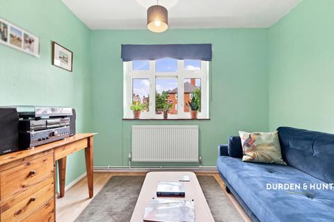 3 bedroom apartment for sale, Bradwell Close, London E18