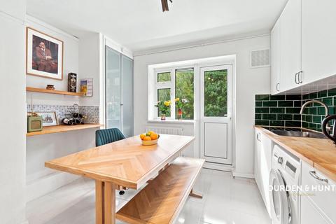 3 bedroom apartment for sale, Bradwell Close, London E18