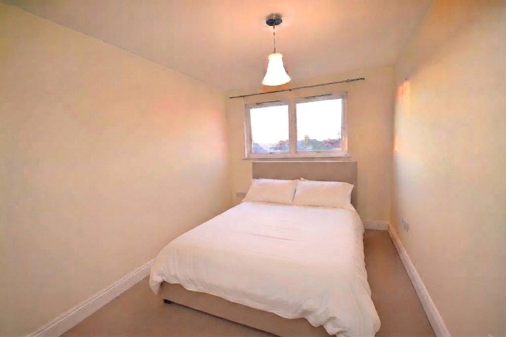 House in New Malden - More