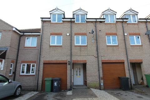 4 bedroom house to rent, Ashby Crescent, Leeds