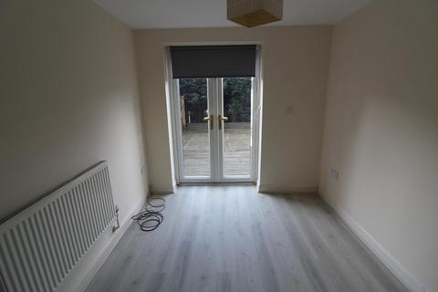 4 bedroom house to rent, Ashby Crescent, Leeds