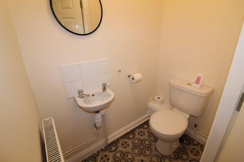 4 bedroom house to rent, Ashby Crescent, Leeds