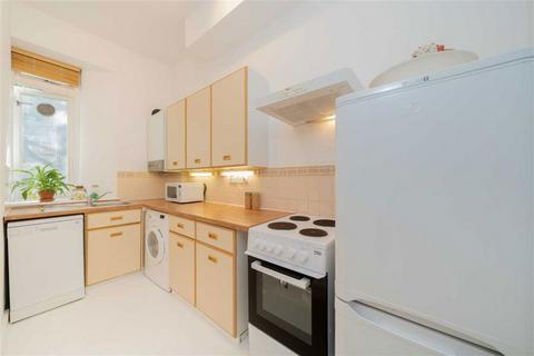 Studio to rent, Orsett Terrace, London W2