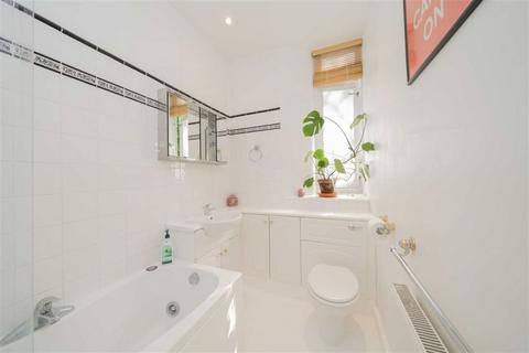 Studio to rent, Orsett Terrace, London W2