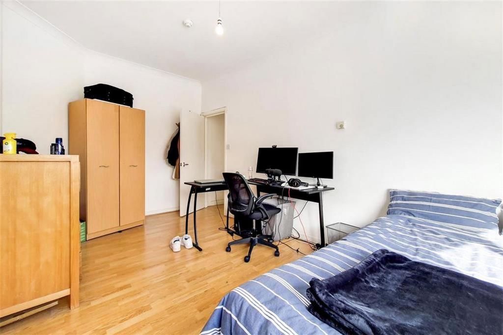 Apartment in London - More