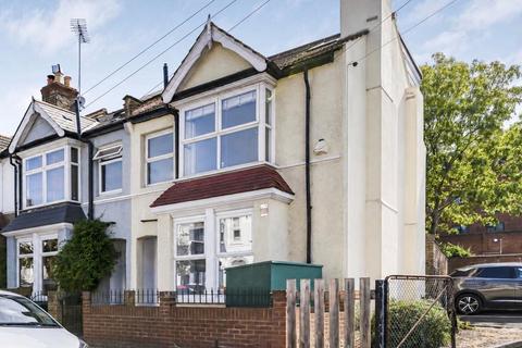 Laurel Gardens, Hanwell, W7