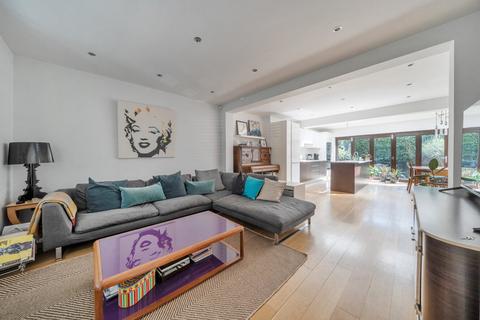 Station Gardens, Chiswick, London, W4