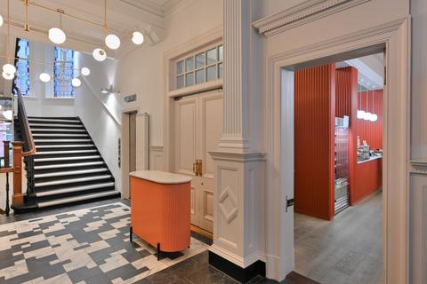 Office to rent, 40-60 Wellington St Glasgow G2 6HJ