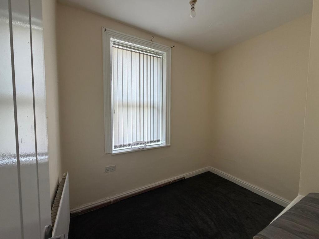 House in Huddersfield - View 5