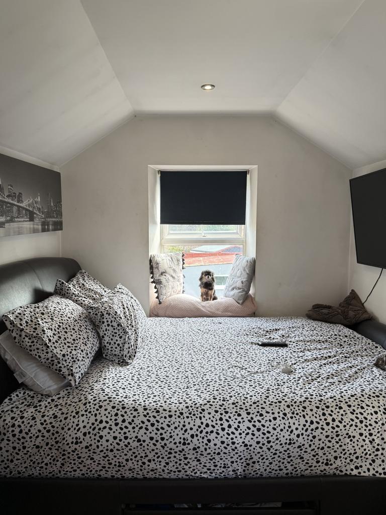 House in Llandeilo - More