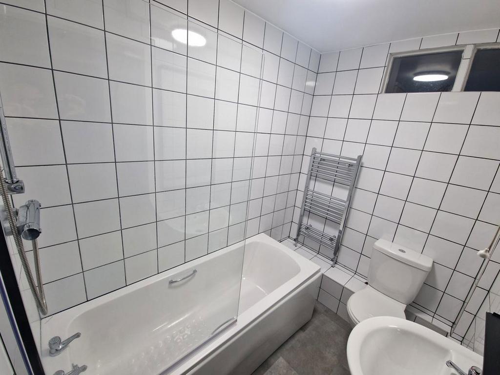 Apartment in Newcastle upon Tyne - View 5