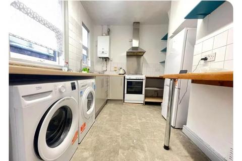 4 bedroom terraced house to rent, Monton Street, Manchester