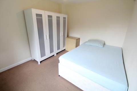 2 bedroom flat to rent, Treetop Close, Luton, Bedfordshire, LU2