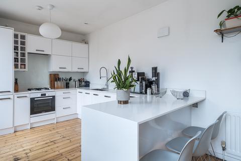 2 bedroom flat for sale, Rampart Street, London, E1