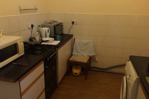 Studio to rent, Selborne Road, Ilford, IG1