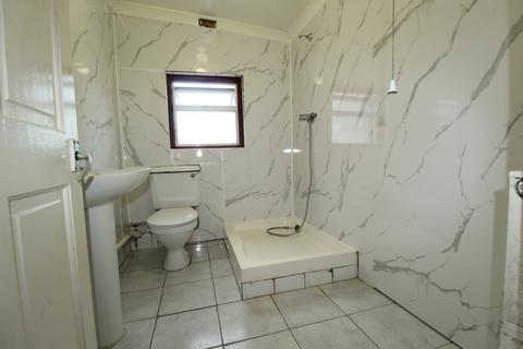 Studio to rent, Selborne Road, Ilford, IG1