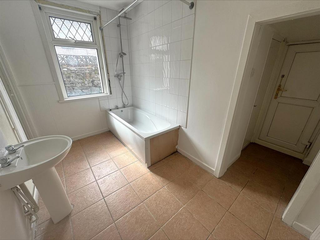 House in Llanelli - View 4